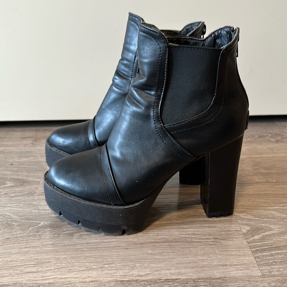 Black Healed Ankle Boots